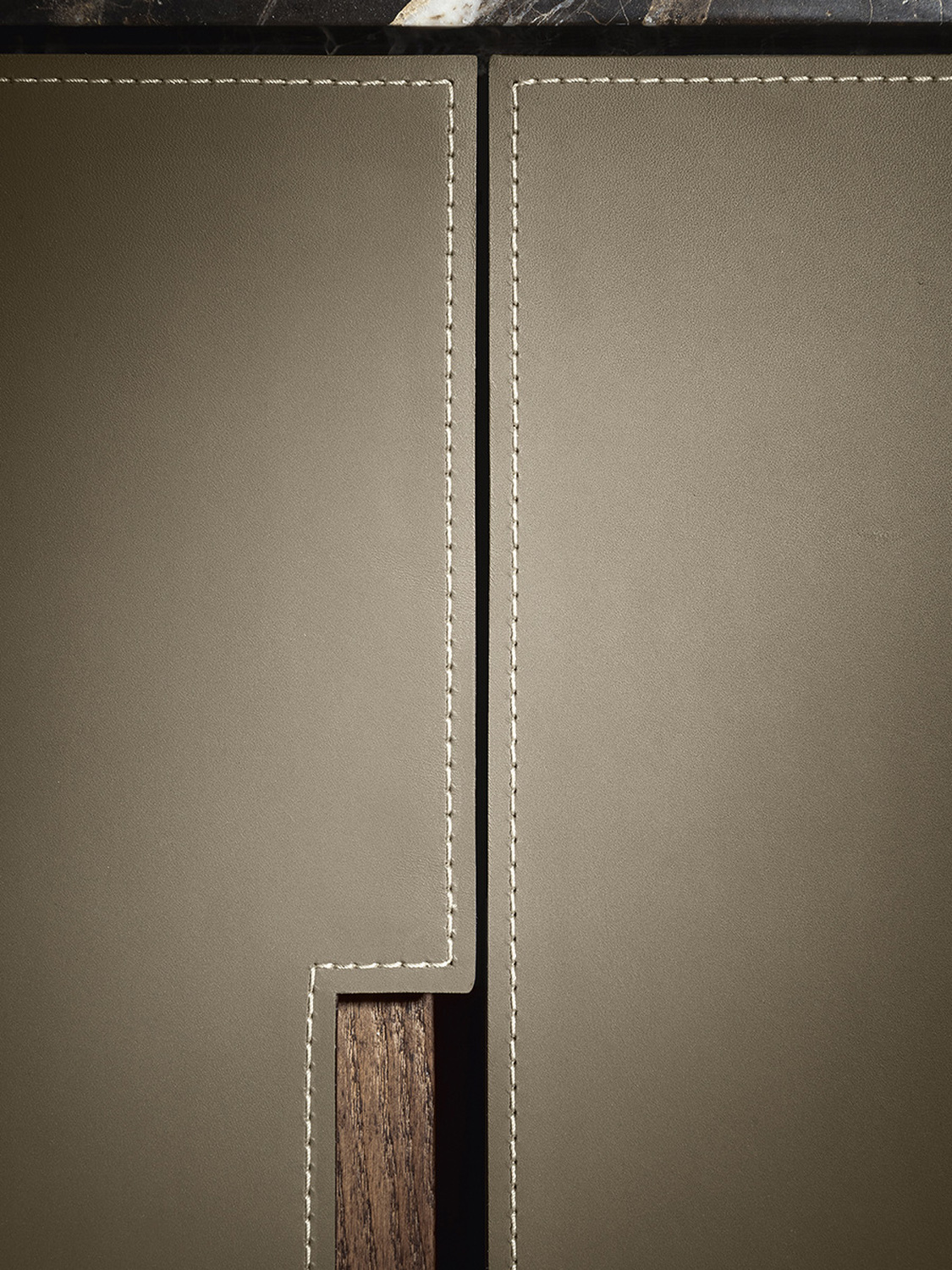 08 fidelio drinks cabinet
