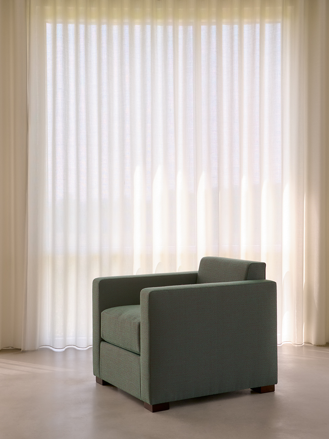 0009 linea a armchair