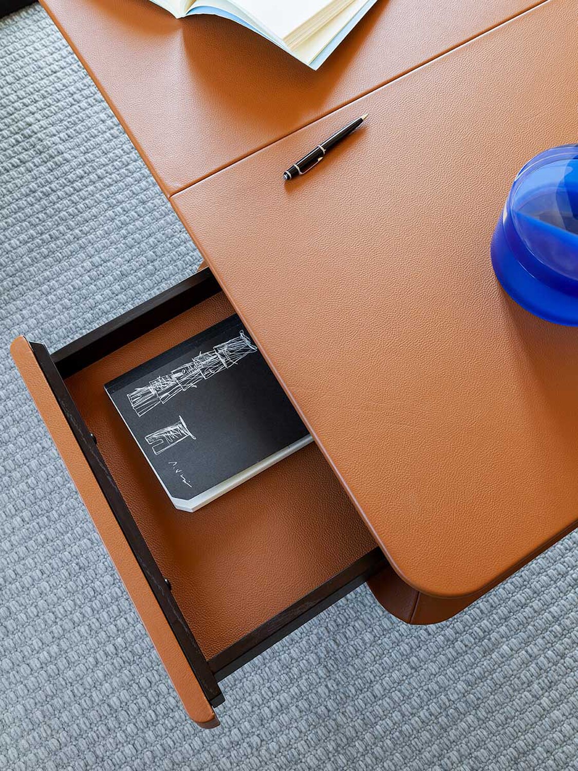 07 peek a book desk