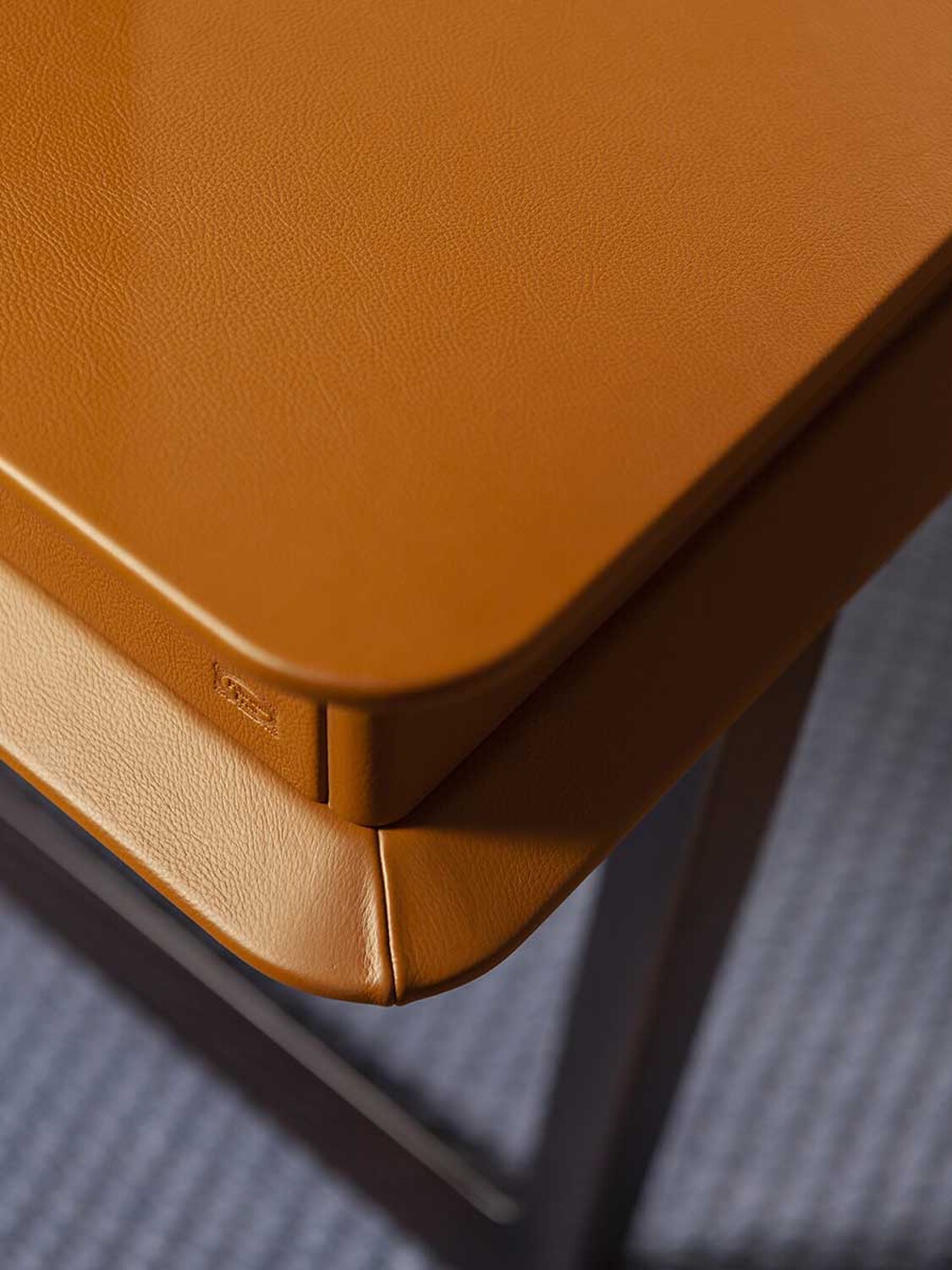08 peek a book desk