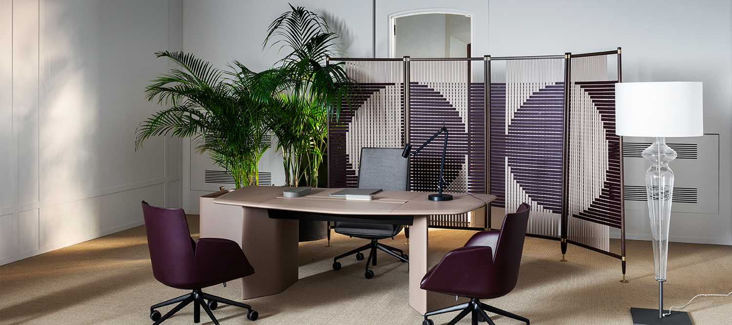 Plot Raumteiler von Poltrona Frau aus Pelle Frau® ColorSphere®, Moka-Esche Rahmen und mattierte Messingdetails, italienisches Luxusdesign