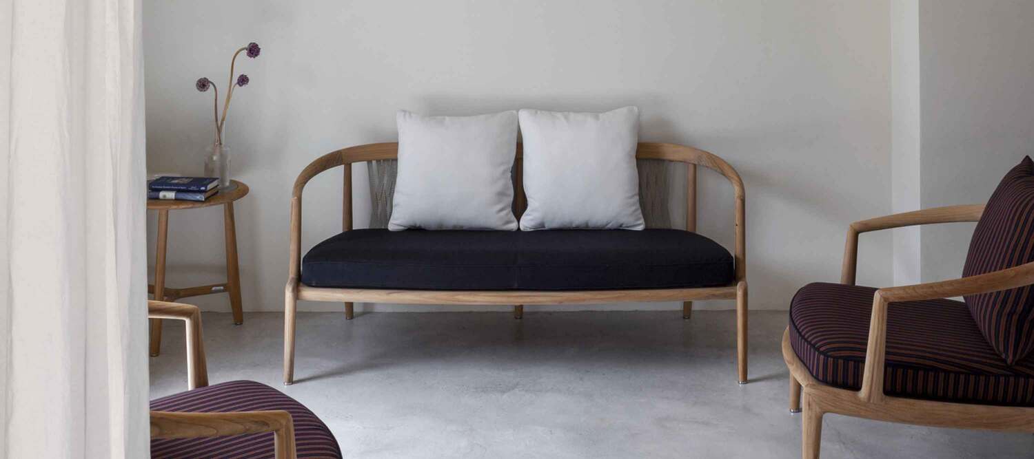the secret garden sofa v1