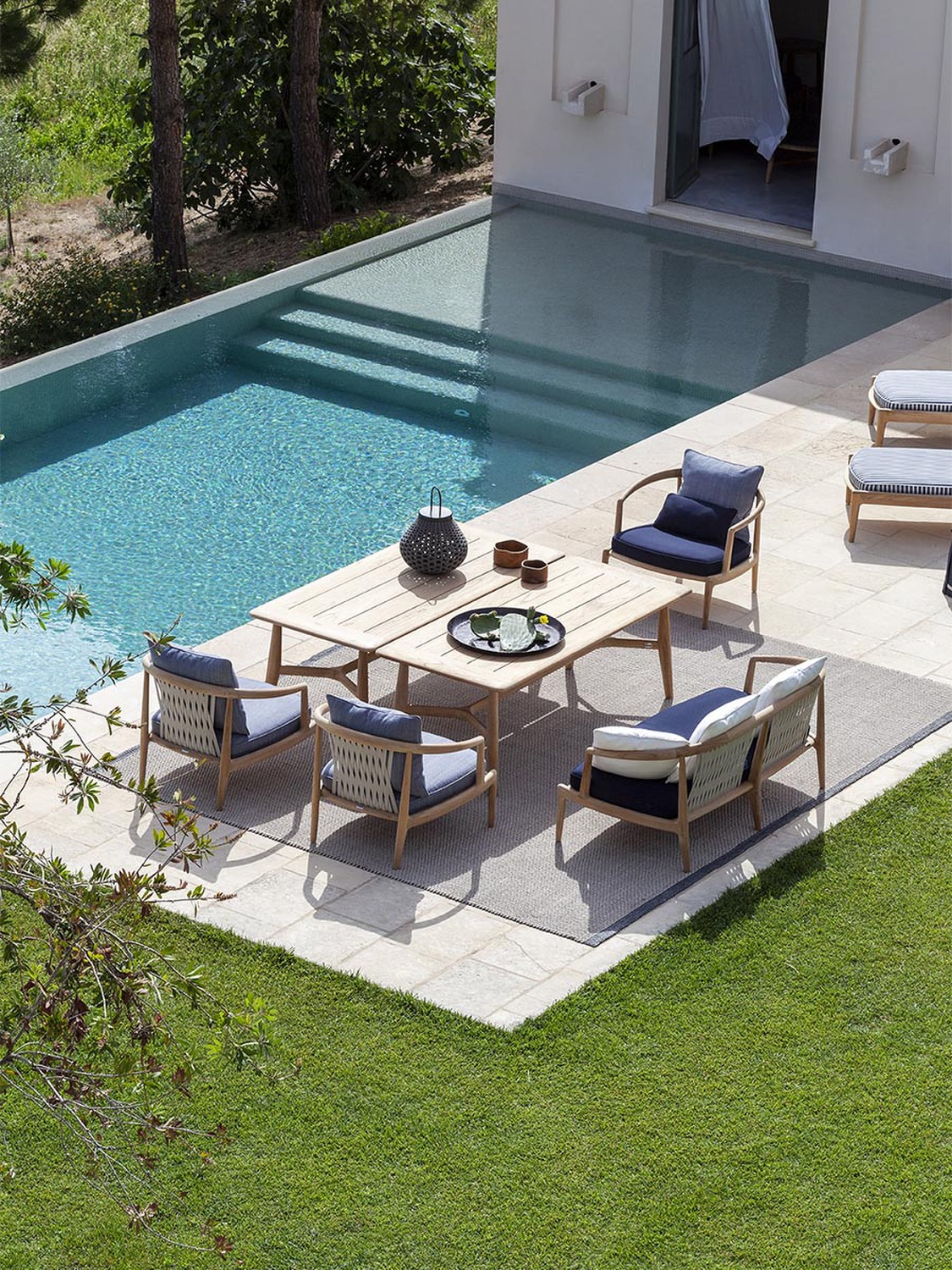 01 the secret garden sofa