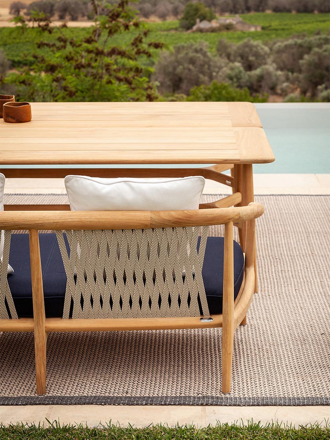 06 the secret garden sofa