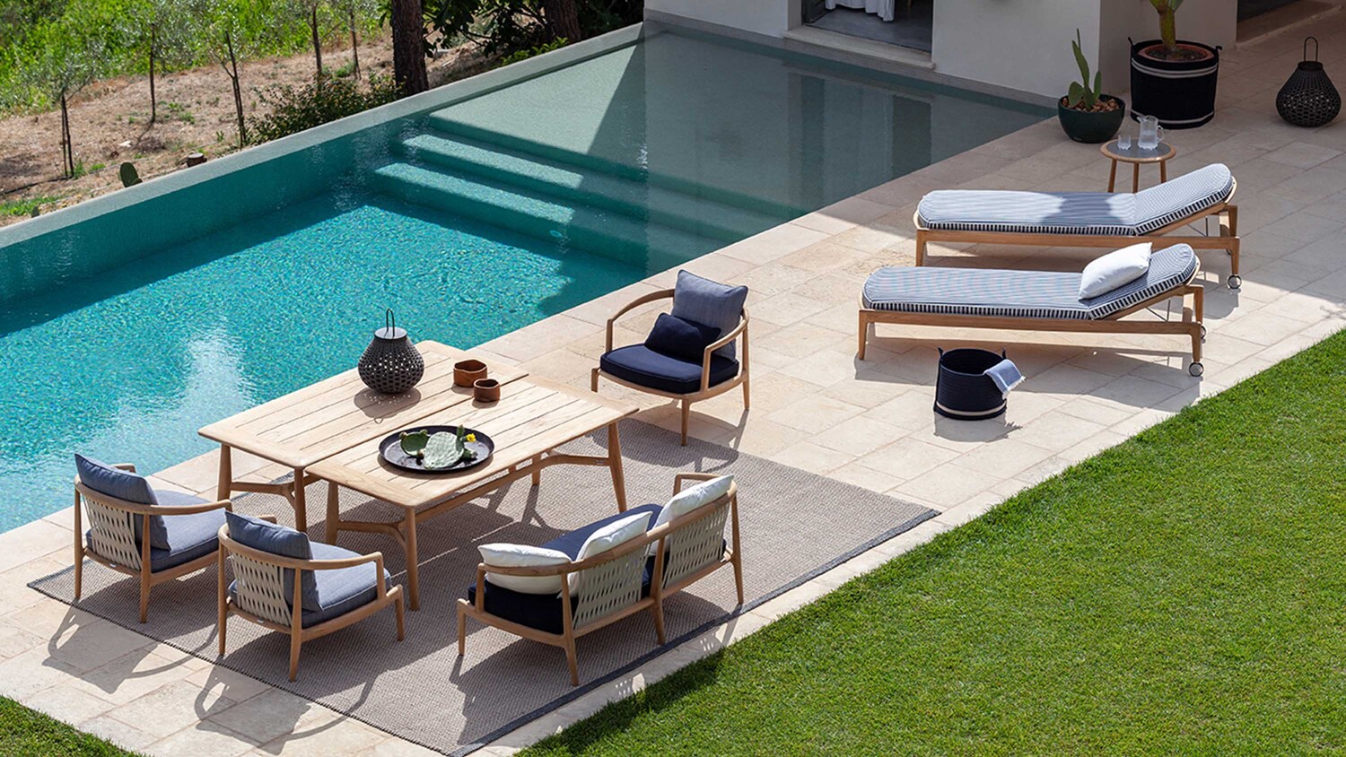 02 the secret garden sofa
